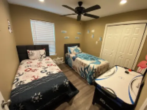 Weclome to Knot Shore  on Lake Texoma with boat parking