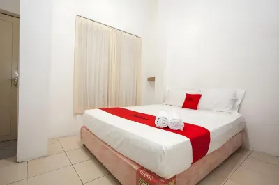 Hotel O Tegalsari Near Tunjungan Plaza Hotels in Tegalsari