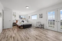 EV Charger-Spacious! Peek-a-Boo Water View+Game Room - Pool Table