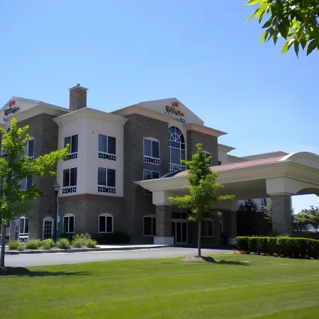 Holiday Inn Express & Suites LONG ISLAND-EAST END by IHG