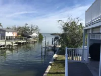 Charming 3-bedroom house in delightful Fort Myers Beach with WiFi, AC