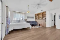 3Br Retreat – 2 Mins to WinStar  + Fire Pit Fun” Hotels in Love County