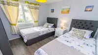 Sandbanks Sleeps 4 | Beach Pass & 1 Dog
