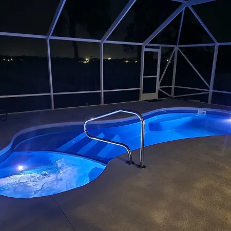 Lake House on the LEGOLAND Chain-of-Lakes with Private Pool, Beach and Boat Dock