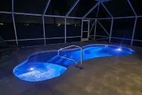 Lake House on the LEGOLAND Chain-of-Lakes with Private Pool, Beach and Boat Dock