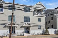 1 Block to Beach with Linens + Towels & Beach Badges