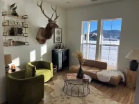 Spacious 4-bedroom house. Super quiet. close to snowbowl. Hour from Grand Canyon