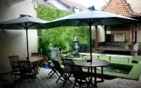 RedDoorz Near Living Plaza Purwokerto Hôtels à : Purwokerto