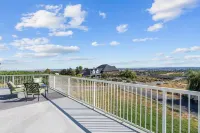 Willow - 5 Bedroom 5 Bathroom-Private Hilltop Home