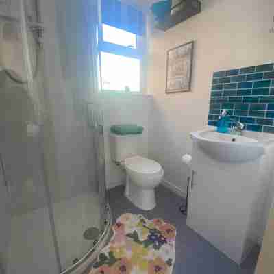 R and B Warm and Cosy Cabin Rooms