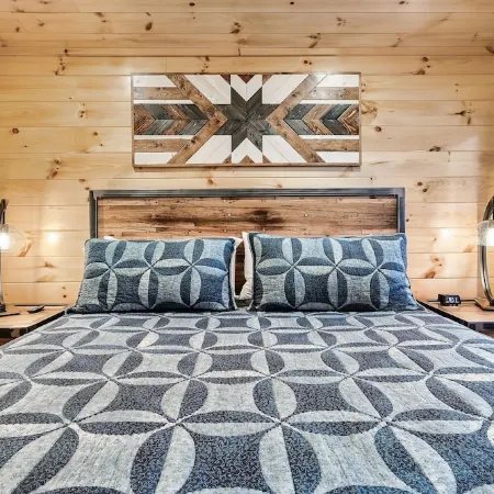 New luxury cabin w/ private pool, hot tub & view!