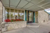 Travelodge by Wyndham Lansing Hotels in Delta Center Township