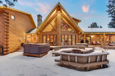 Private 5 ac pond 6 bedrooms & 4 bath, perfect for reunions or team building