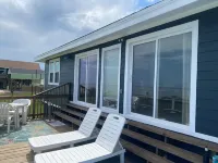 BEACH FRONT ISLAND COTTAGE 3 BEDROOM,1 BA  PETS MUST BE DECLARED WHEN BOOKED. Hotels in Sargent