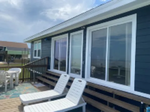 BEACH FRONT ISLAND COTTAGE 3 BEDROOM,1 BA  PETS MUST BE DECLARED WHEN BOOKED.