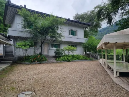 Seongju Pocheon Tourist Farm Pension Отели в г. Сонджу