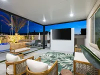 Palm Palace: 11 beds, sleeps 21, Waterslide & Golf コーチェラのホテル