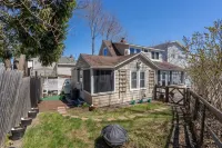 Updated cottage, walk to beach, screened in porch Hotels near Palace Playland