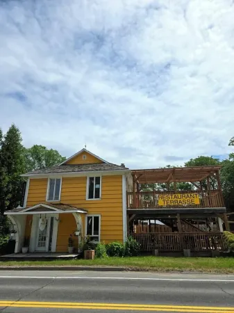 Jaune Hôtel-Boutique Отели в г. Метабешуан-Лак-А-ла-Круа