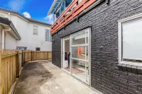 Spacious Renovated 3Br in Ellerslie I Zodiak Stays Hotels in Ellerslie