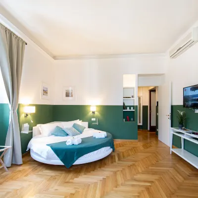 Lombardia40 Luxury Suites Hotels near Globe Theatre