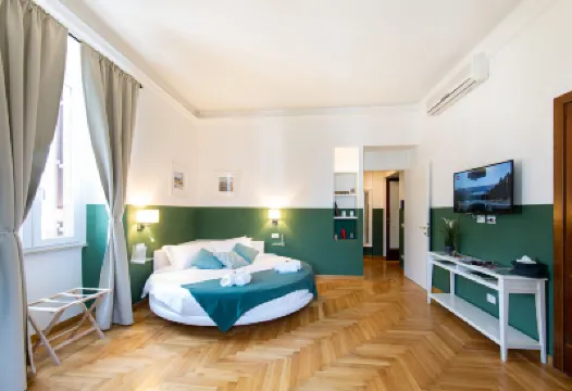 Lombardia40 Luxury Suites Hôtels à proximité de : Fontaine de Trevi