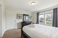 Sunsets & Serenity: Port Clinton Waterfront Stay 3 Bedroom Home - Homestays