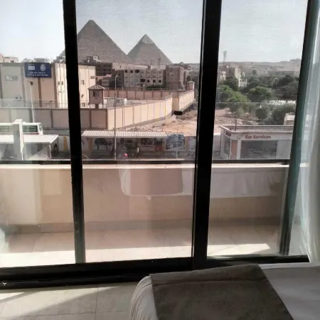 Pyramid Front Hotel