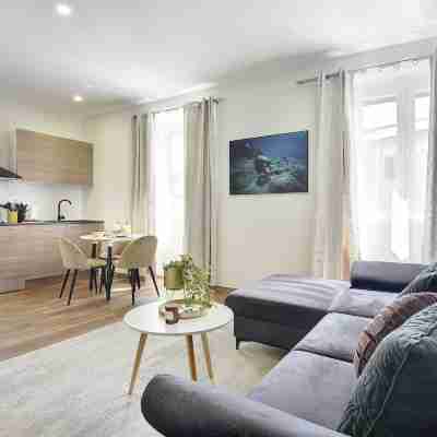 D&A Central Luxury Apartments with Free Parking Rooms