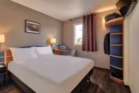 Kyriad Anglet - Biarritz Hotels near Eglise Saint-Leon.