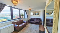 Sidemersey Livings - 2 Bedroom Central Apartment with Views