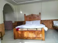 Four Star Hotel & Restaurant