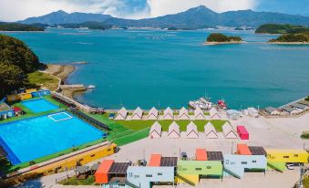 Goseong Bluebeach Pension&Glamping