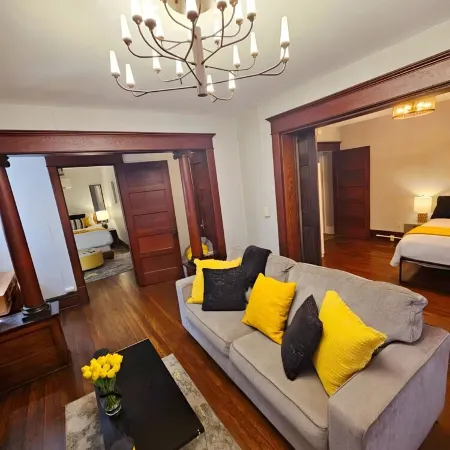 Historic & Chic apartment by Arena, University, Hospital - Dog Friendly