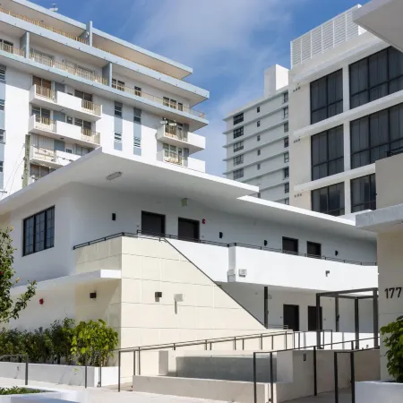 Uma House by Yurbban South Beach