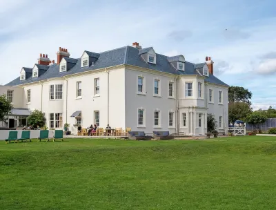 Moonfleet Manor - A Luxury Family Hotel فنادق في Fleet