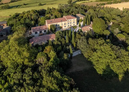 Le Domaine de Camboyer - the Originals Collection Отели в г. Пюэшурси