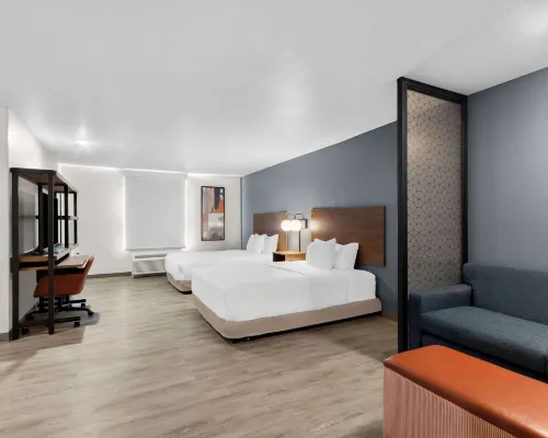 Everhome Suites Glendale Sports Entertainment District Hotels near Camelback Ranch