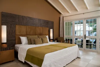 Island Inn All Inclusive Hotel Hoteles cerca de Globe Drive-In