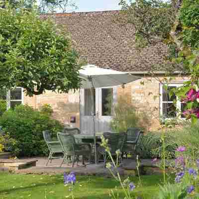 Shipton Cottage Hotel Exterior