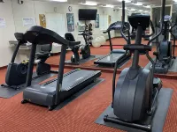 Days Inn & Suites by Wyndham Green Bay WI. - Gym