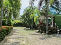The Green Resort Sri Racha Hotels in der Nähe von Space Inspirium
