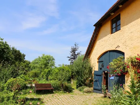 Rustic Style Apartment in Buschenhagen with Garden Отели в г. Нордфорпоммерн
