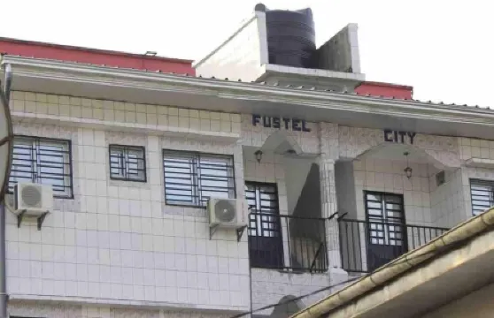 1 Bed Studio Sleeps 2 - Secure Parking Central