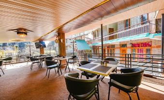 FabHotel Hadimba Valley