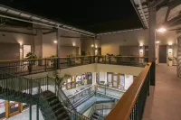 Marketplace Suites Hôtels à : 