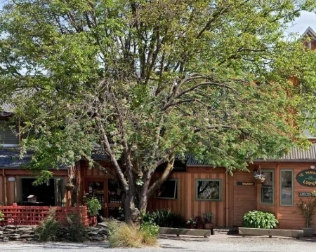 Te Wanaka Lodge Hotels in Wanaka