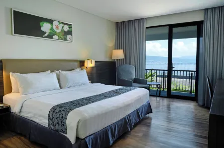 Estrella Hotel & Conference Отели рядом с достопримечательностью «Bekel Java Java Motor»