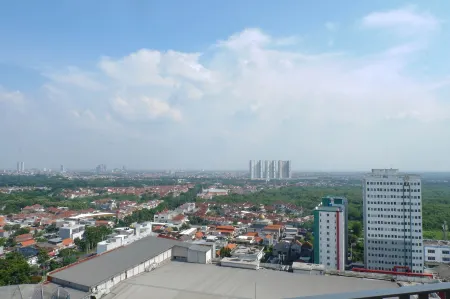 3Br Luxurious and Elegant Apartment at Grand Sungkono Lagoon