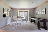 Skylight by AvantStay Elevated Mountain Home w Hot Tub, Billiards, Large Patio